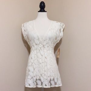 Eyeshadow V-Neck Lace Blouse